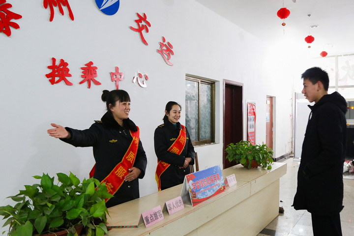 交運換乘中心開(kāi)展雷鋒崗活動(dòng)_副本.jpg